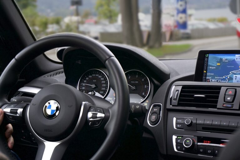 Sistem Pengingat Tabrakan Mobil